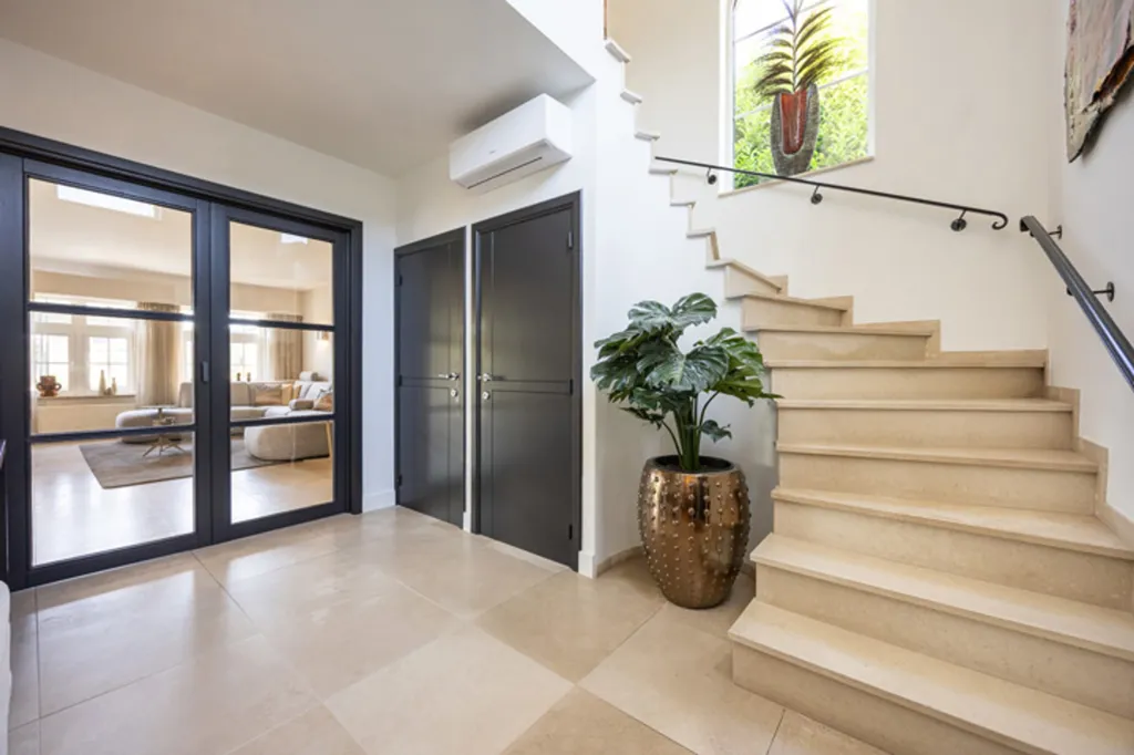 Ingresso - Villa with Swimming Pool in Poppel