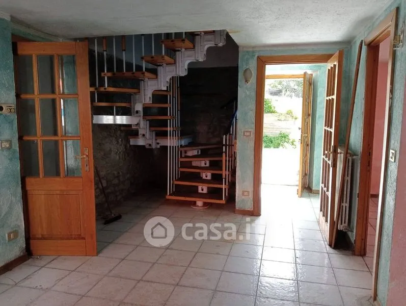 Esik - Semi-Detached House with Garden in Gressan