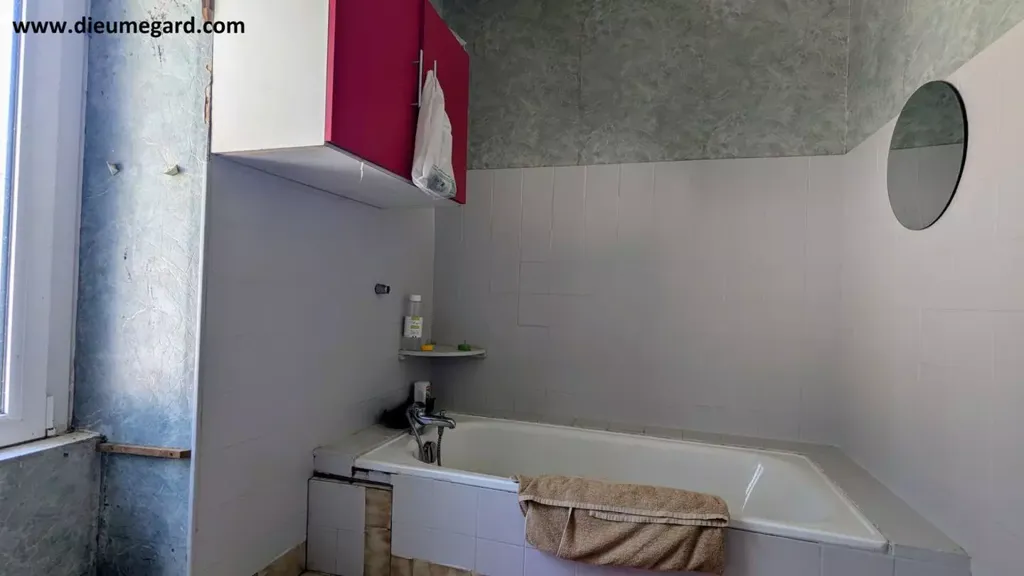 Salles de bain - Maison Ancienne avec Jardin à La Crèche
