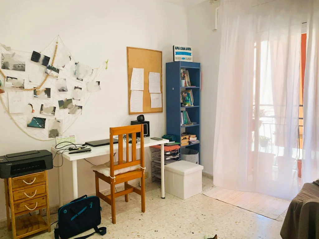 Bureau - Bright Apartment with Balcony in Les Roquetes