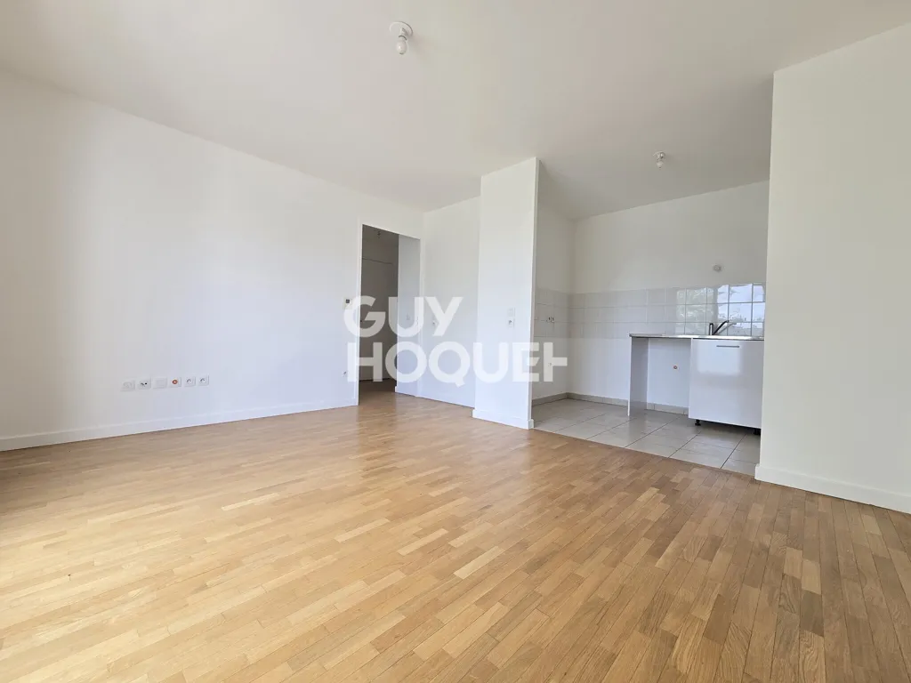 Séjour - Appartement 2 Pièces avec Balcon à Cachan