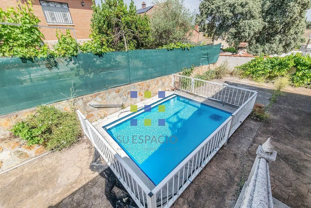 Pool - Chalet with Pool in Méntrida