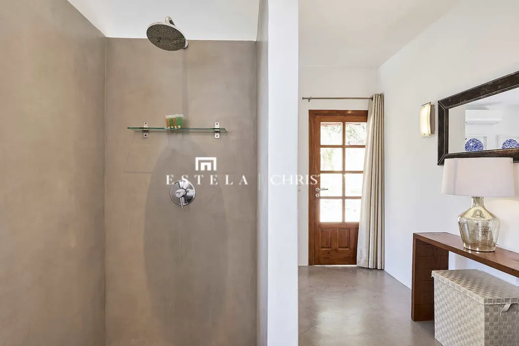 Salles de bain - Contemporary Villa with Pool in Es Cubells