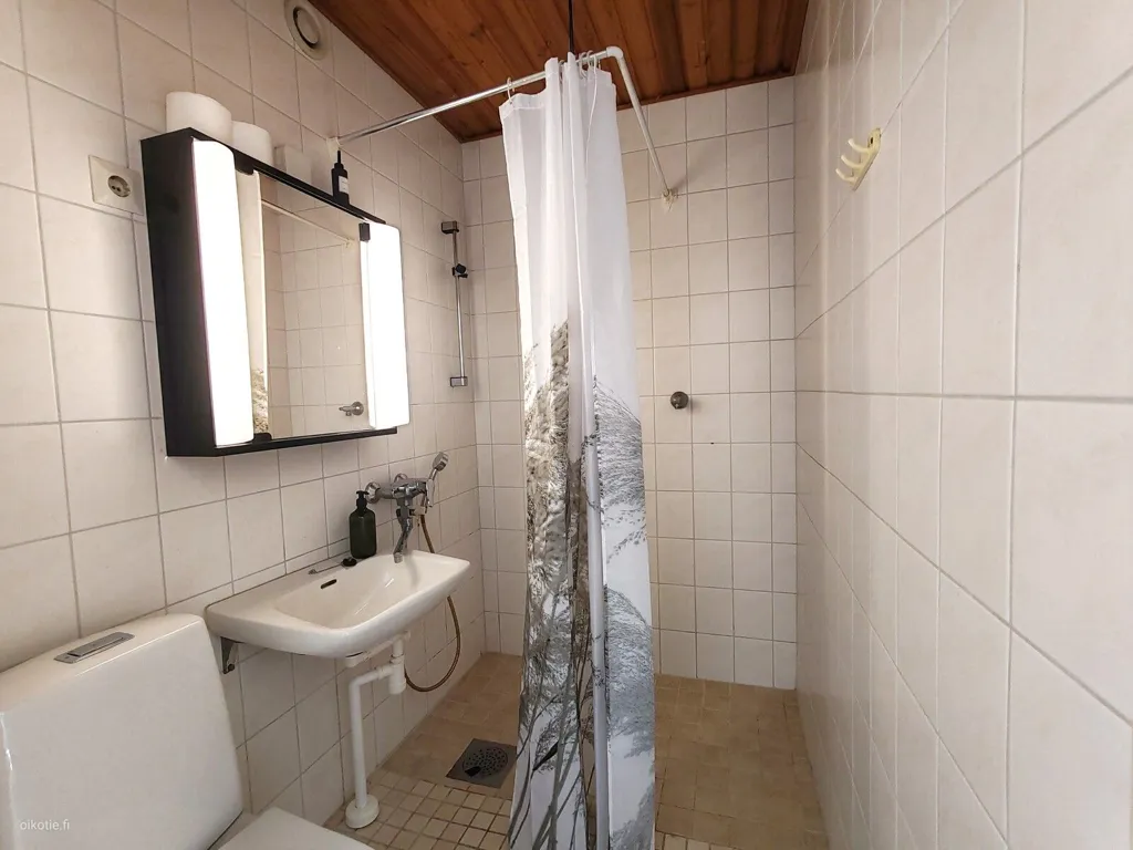 Vannitoad - One-Bedroom Flat with Balcony in Porvoo