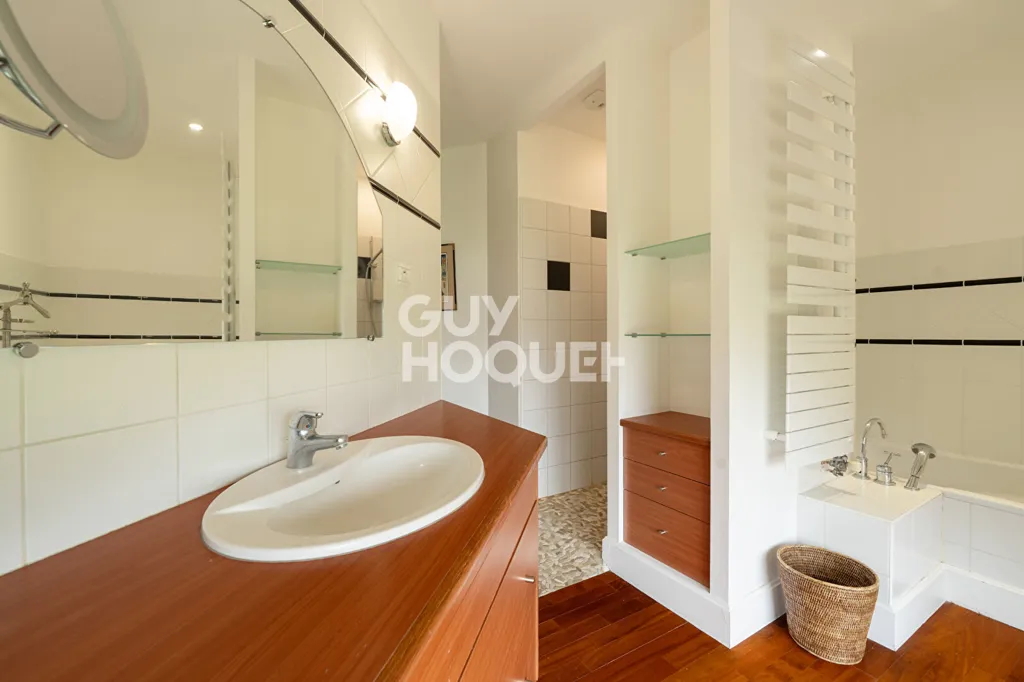 Bathrooms - 5-Piece Apartment with Balcony in Sevrier