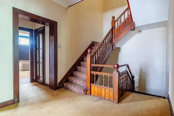 Toad - Mosan Villa with Development Potential in Jambes