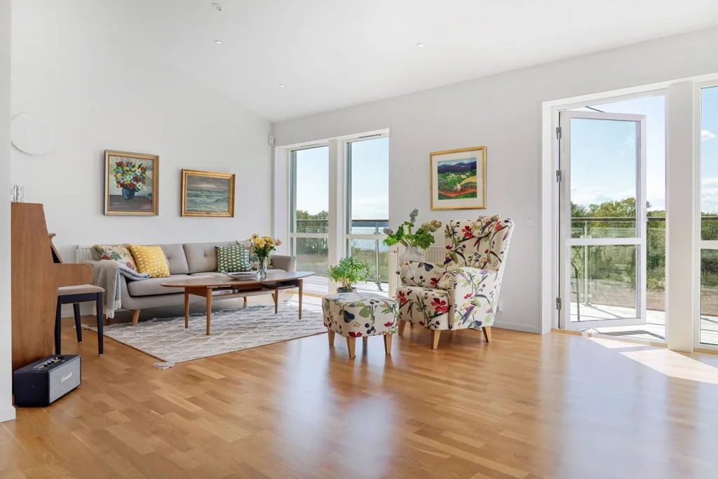 Elutuba - Suterräng Villa with Water View in Uppsala