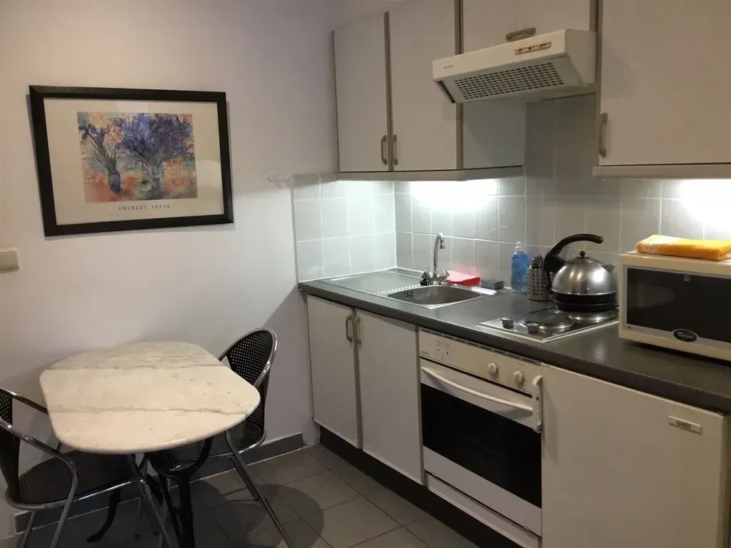 Cuisine - Appartement avec Potentiel de Rénovation à Bruxelles