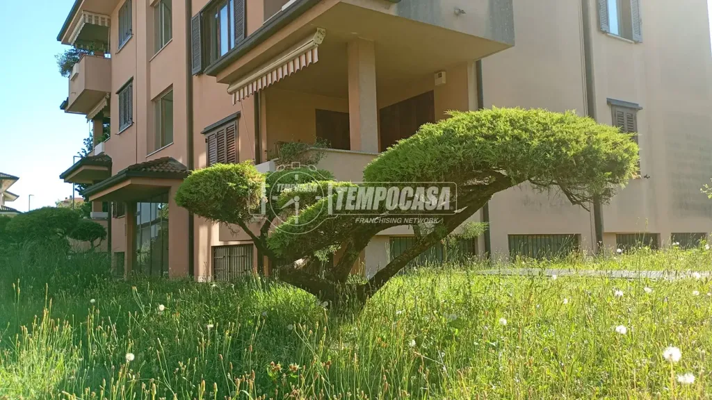 Välivaade - Spacious Apartment with Balcony in Cesate