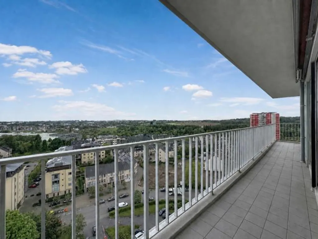 Balcon - Appartement de Deux Chambres avec Terrasse à Ganshoren