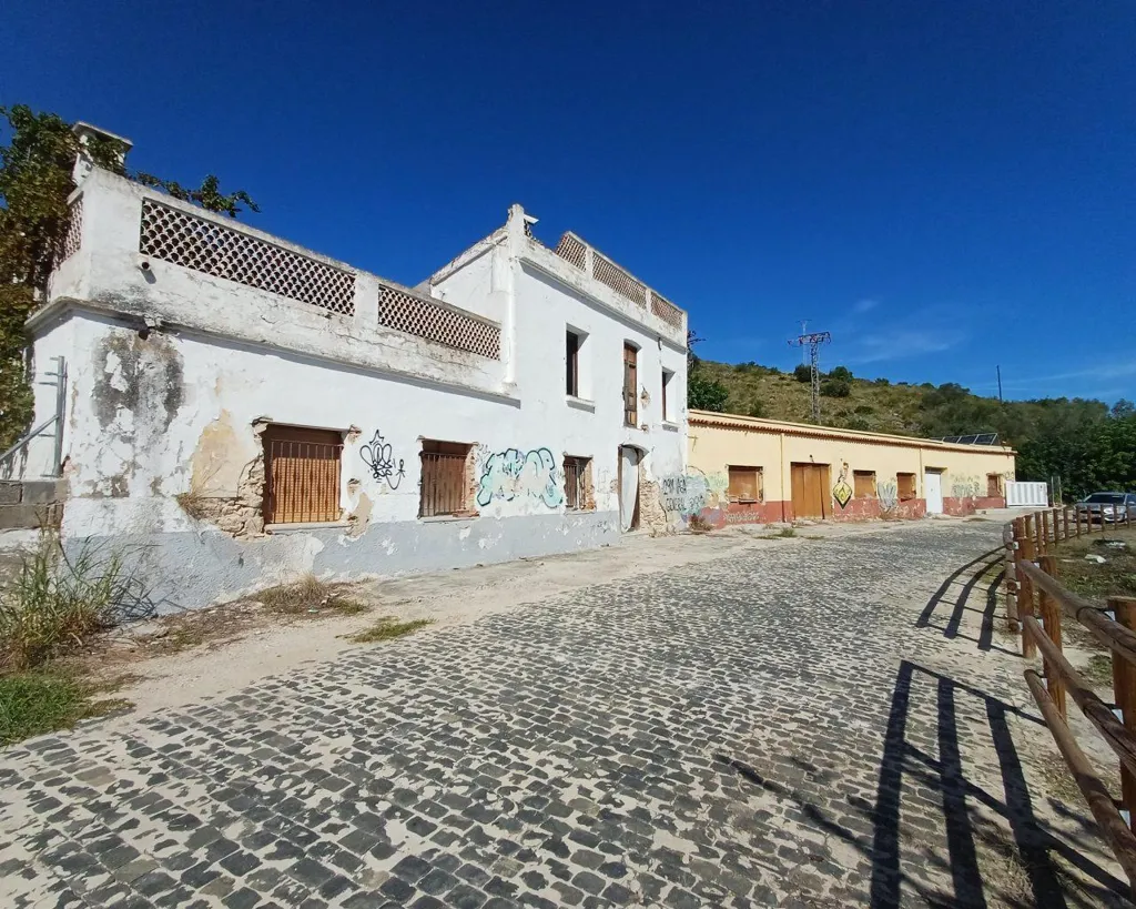 Extérieur - Country Property with Hostel Potential in Oliva
