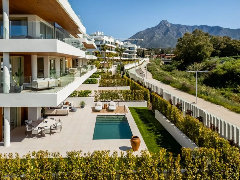 Bassein - Triplex with Rooftop Pool in Marbella Golden Mile