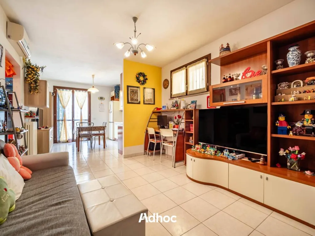 Elutuba - Duplex with Triple Exposure in Montelabbate