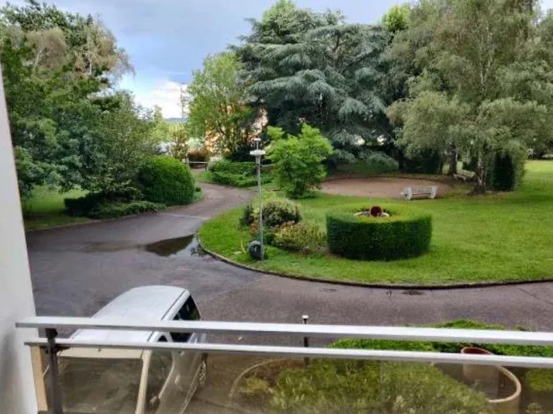 Välivaade - Bright 2-Bedroom Apartment with Balcony in Roanne