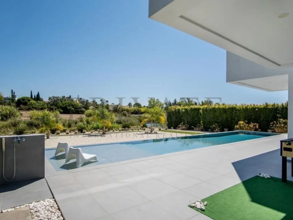 Bassein - Contemporary Villa with Golf Views in Vilamoura