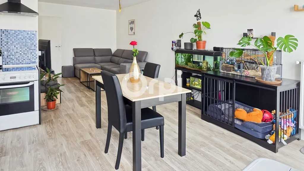 Sala da pranzo - 2-Bedroom Flat with Balcony in City Centre