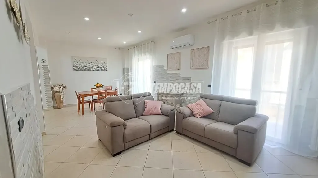 Elutuba - Fully Renovated Apartment with Terrace in Adelfia
