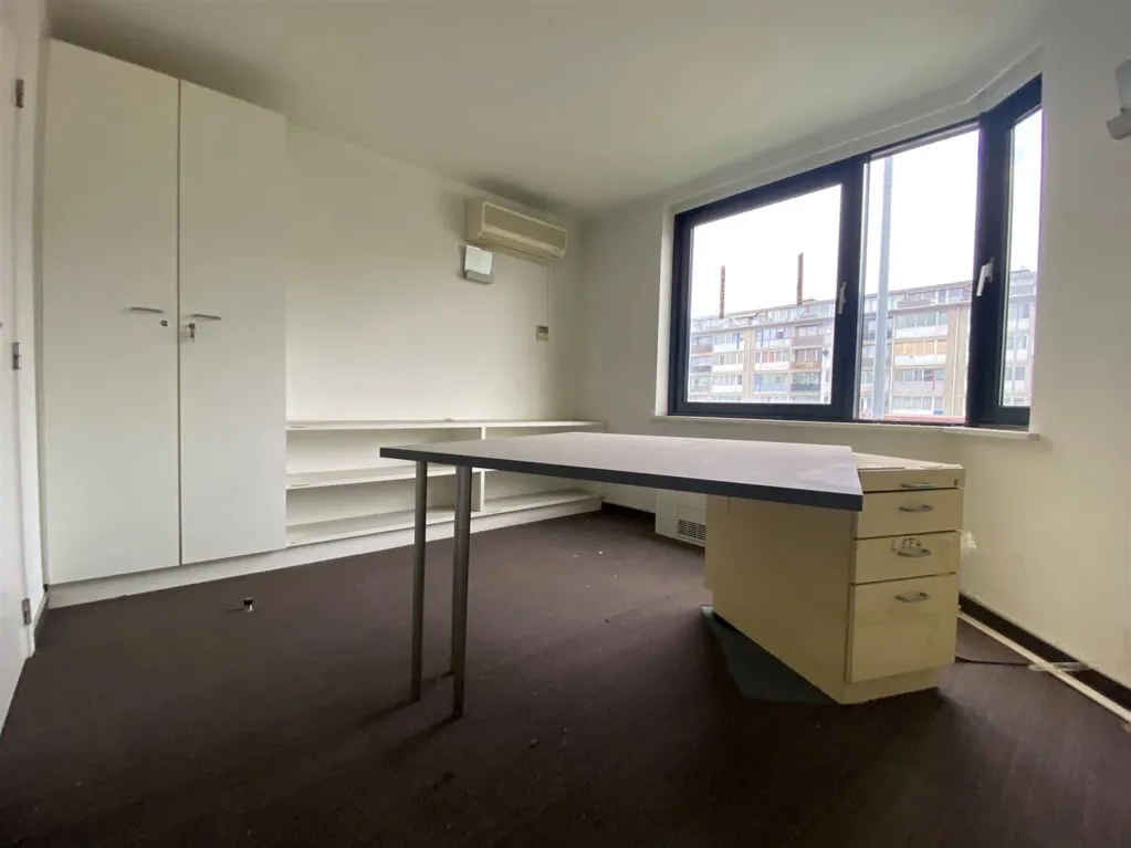 Bureau - Kantoor à Renover sur Bisschoppenhoflaan à Deurne