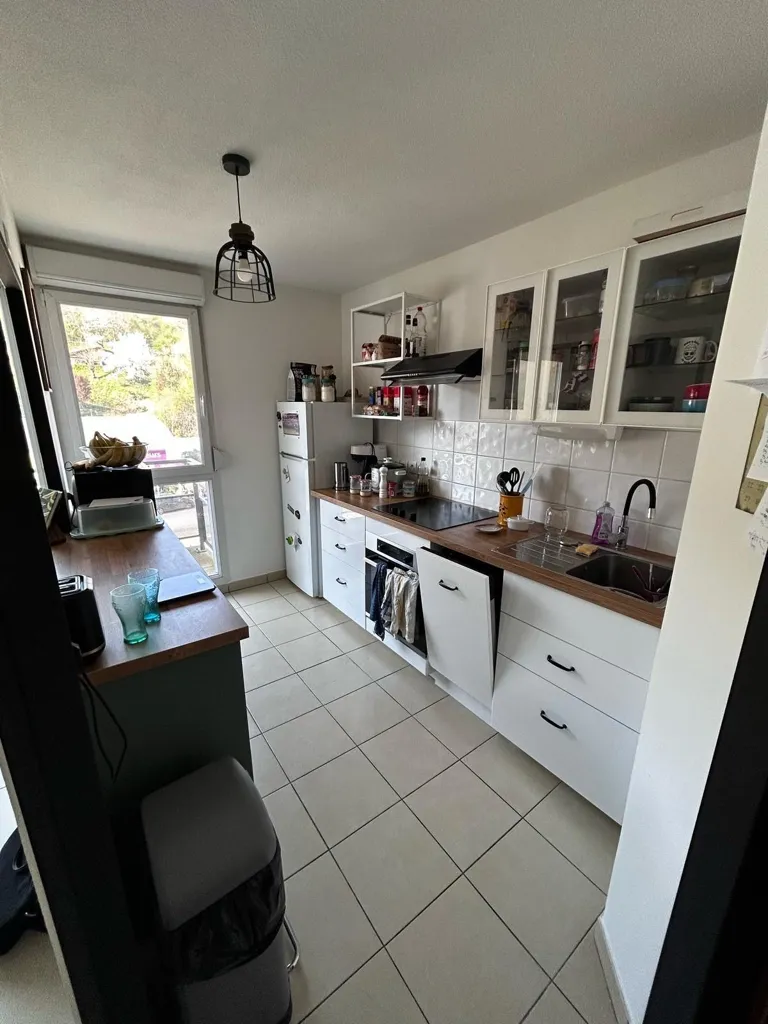 Cuisine - Appartement T3 avec Balcon à Saint-Clair de la Tour