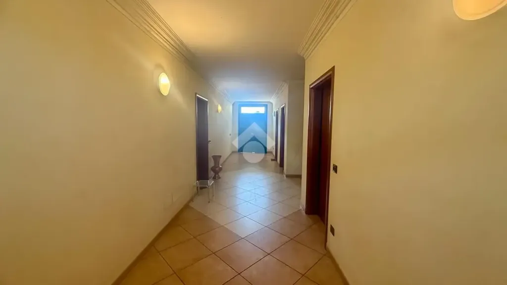 Esik - Two-Storey Apartment with Balcony in Guastalla
