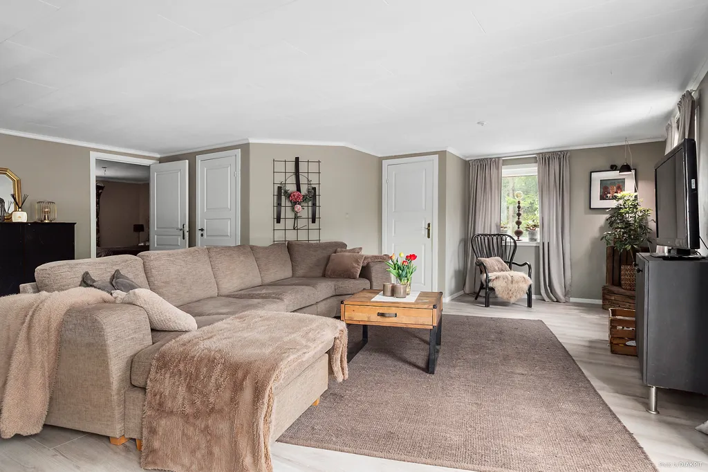 Elutuba - Spacious Villa with Garden in Natural Setting