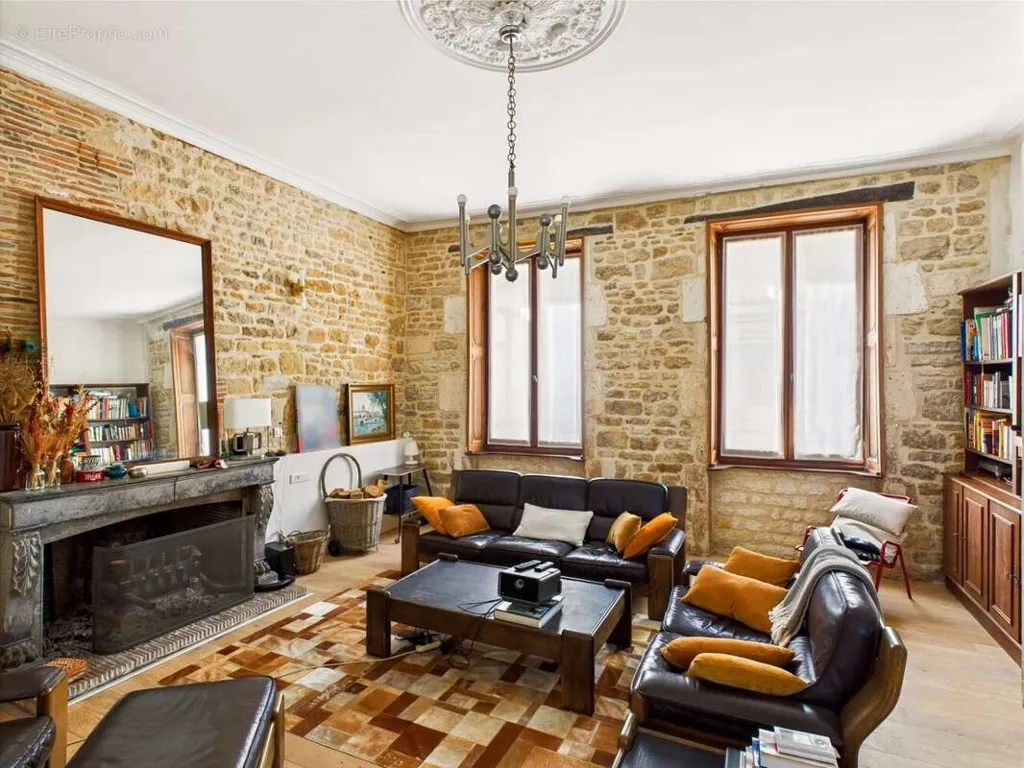 Elutuba - Detached Townhouse with Pool in Ruffec