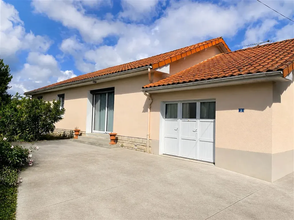 6-toaline maja asukohas Charroux