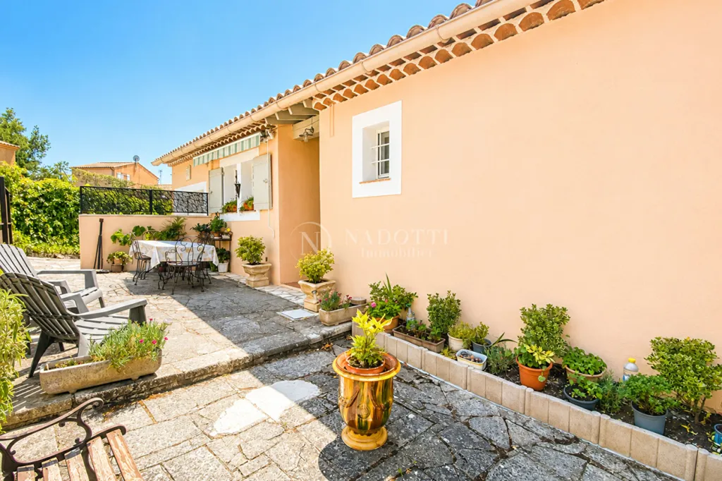 Terrass - 3-Bedroom Villa with Veranda in Gargas