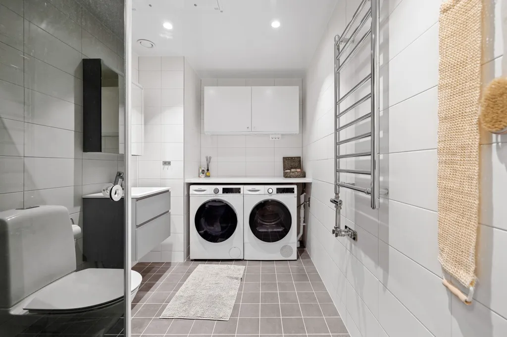 Bathrooms - Apartment with Balcony in Täby Park
