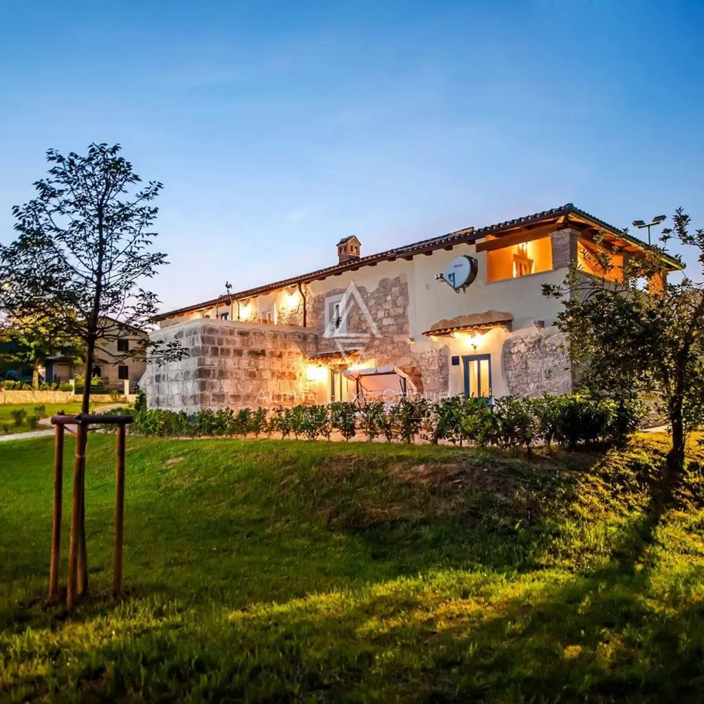 Välivaade - Rustic Villa with Private Pool in Pićan
