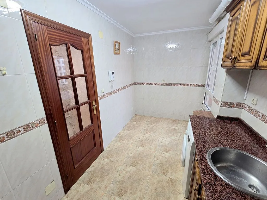 Köök - 3-Bedroom Flat with Garage in El Llano, Gijón