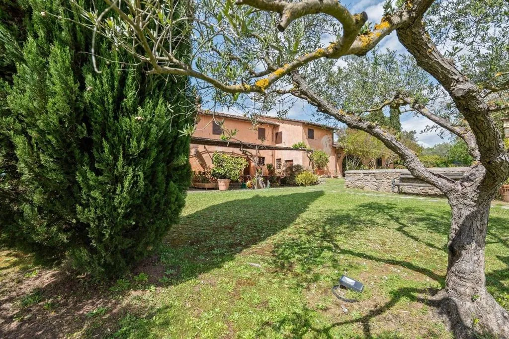 Aed - 17th-Century Villa with Olive Grove in Carmignano