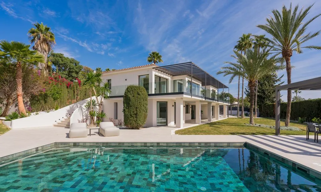 Piscine - Luxury Villa with Sea Views in Golden Mile