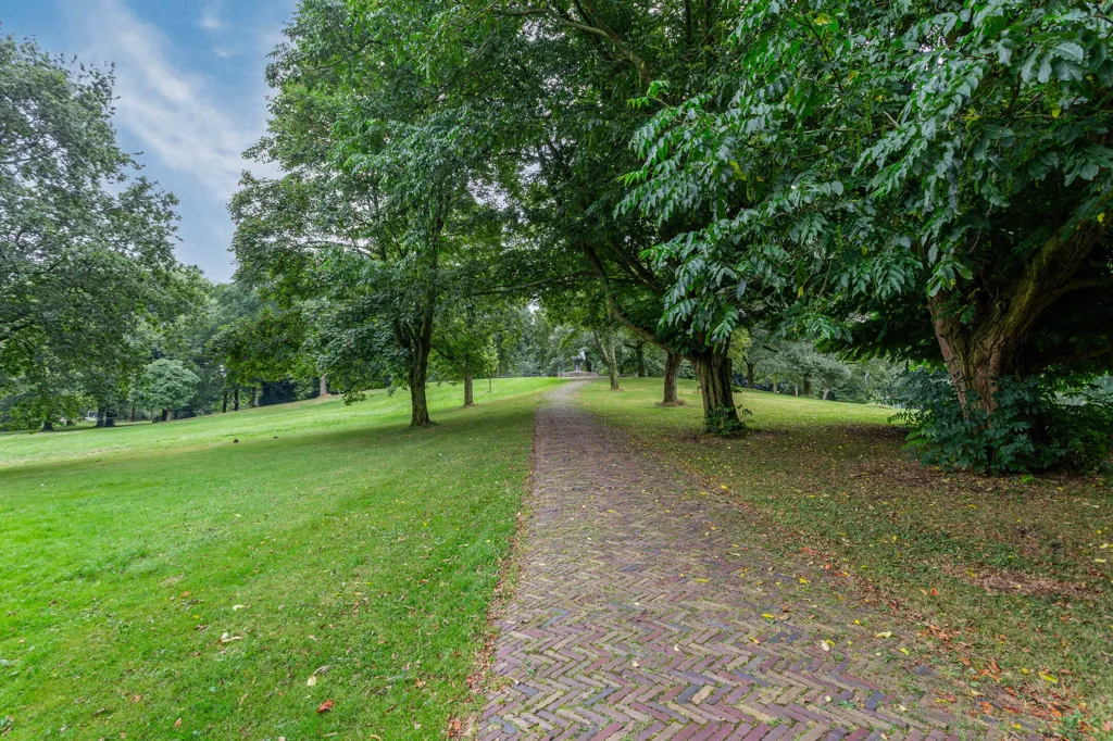 Extérieur - 4-Bedroom Apartment with Balcony in Overvecht