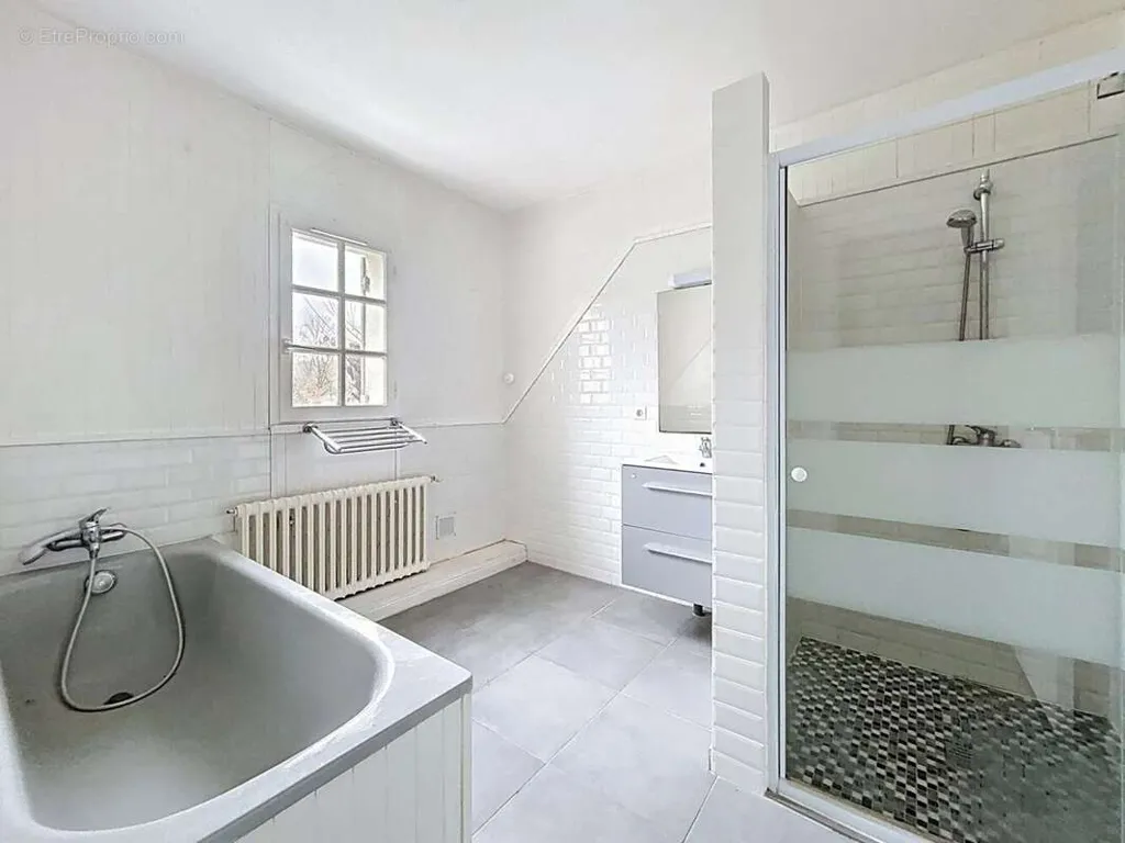 Salles de bain - Maison 5 pièces à Le Bugue