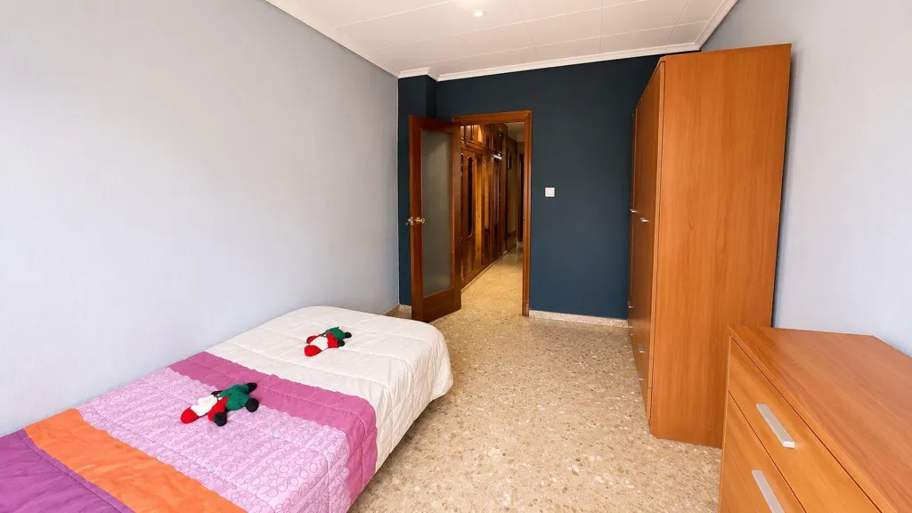 Magamistoad - Semi-reformed Apartment with Double Orientation in Torrefiel