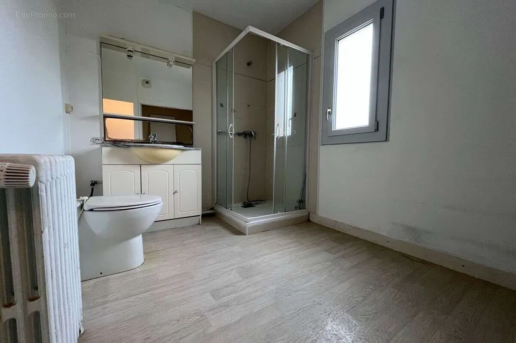 Salles de bain - Maison T4 avec Jardin à Esvres