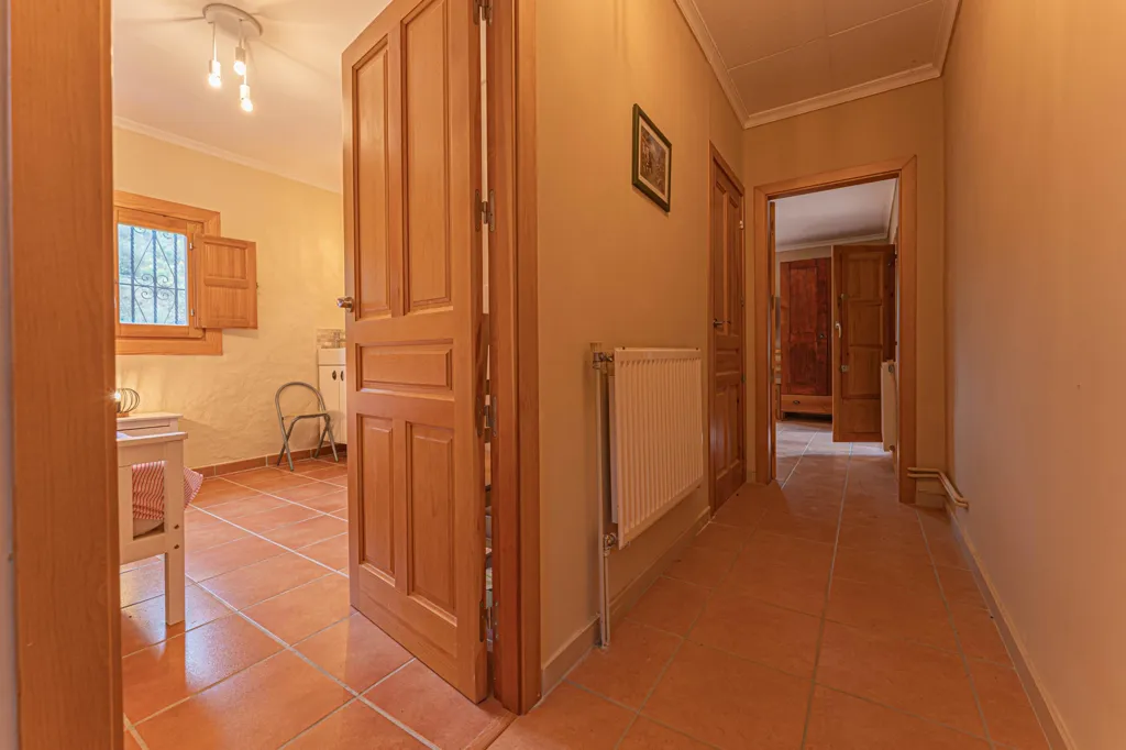 Salles de bain - Rustic Masia with Pool in Cabanelles