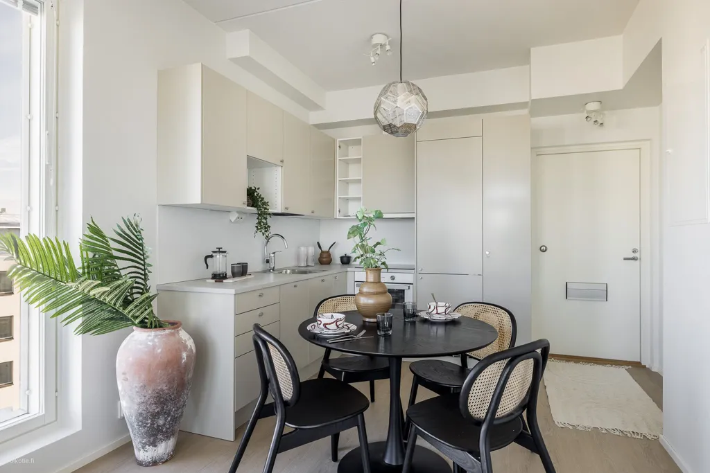 Dining Room - Apartment with Balcony in Vantaa