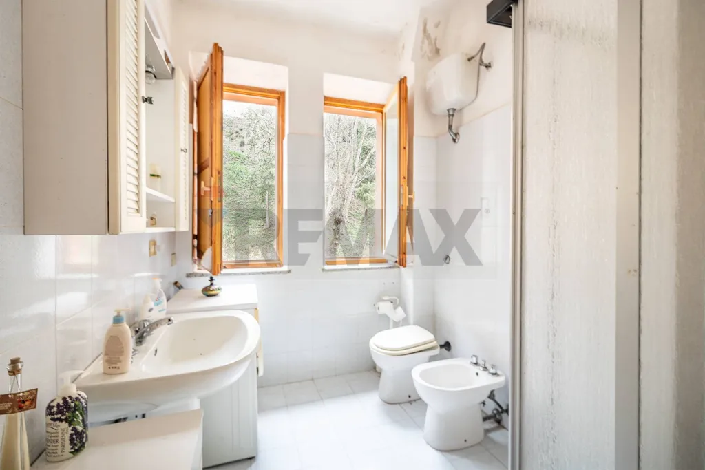 Vannitoad - Rustic Apartment with Balcony in Serra San Quirico