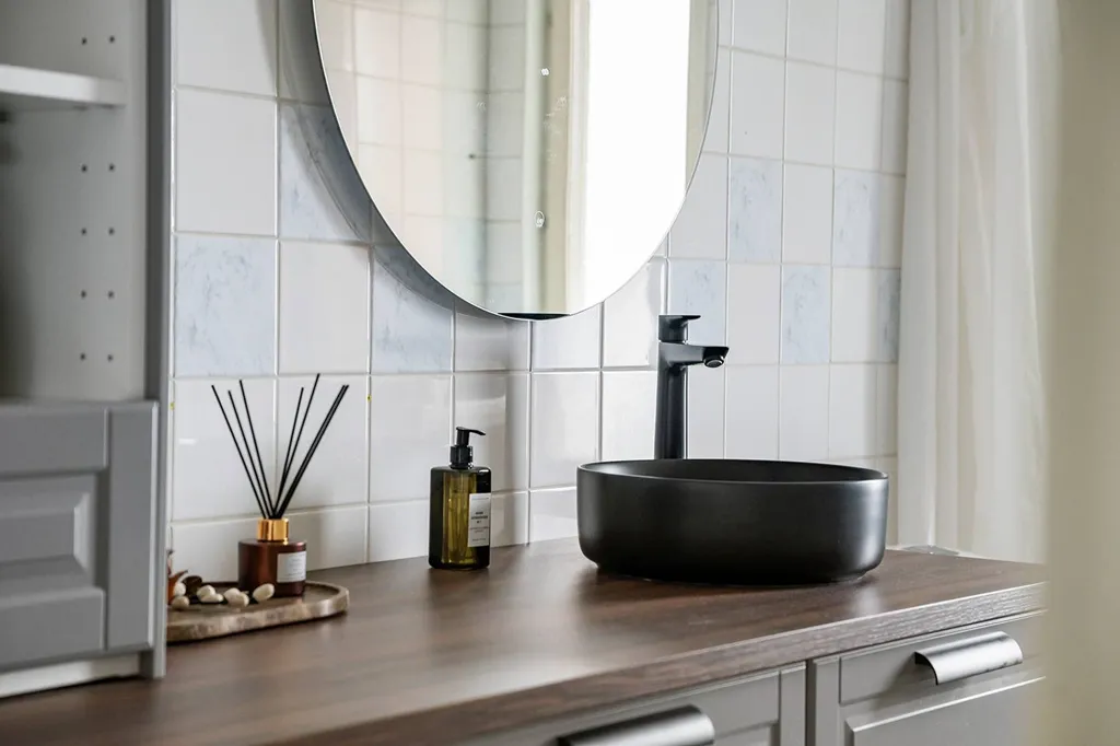 Salles de bain - Renovated Apartment with West-Facing Balcony in Hea