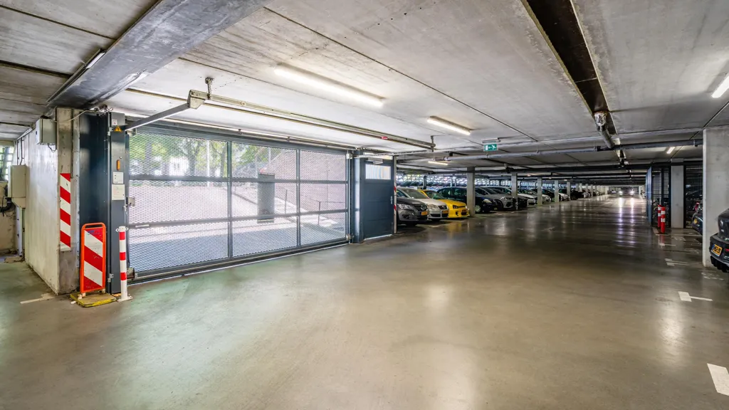 Garaaž - Penthouse with Panoramic View in Amsterdam