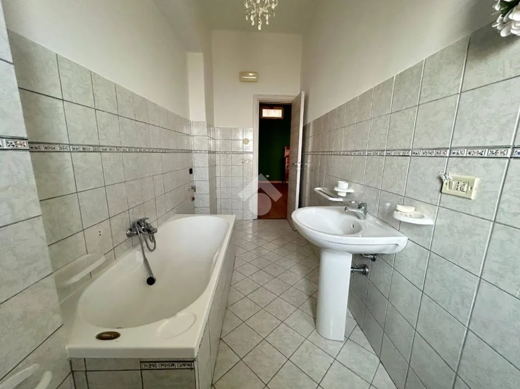 Bathrooms - Four-Bedroom Apartment with Sea View in Agrigento
