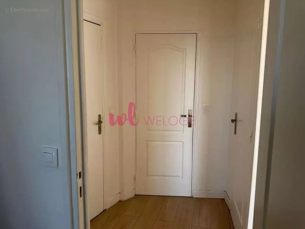 Esik - Renovated 2-Bed Flat in Drancy Centre
