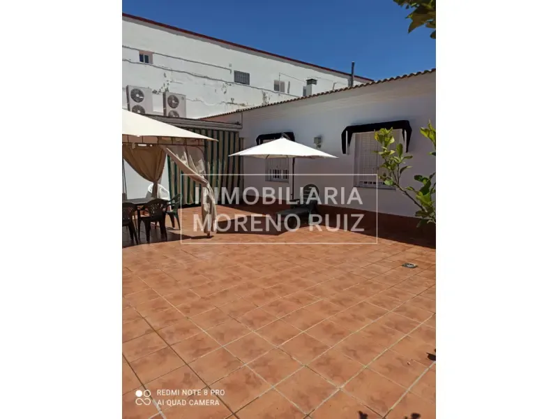 Jardin - House with Commercial Space in Baena