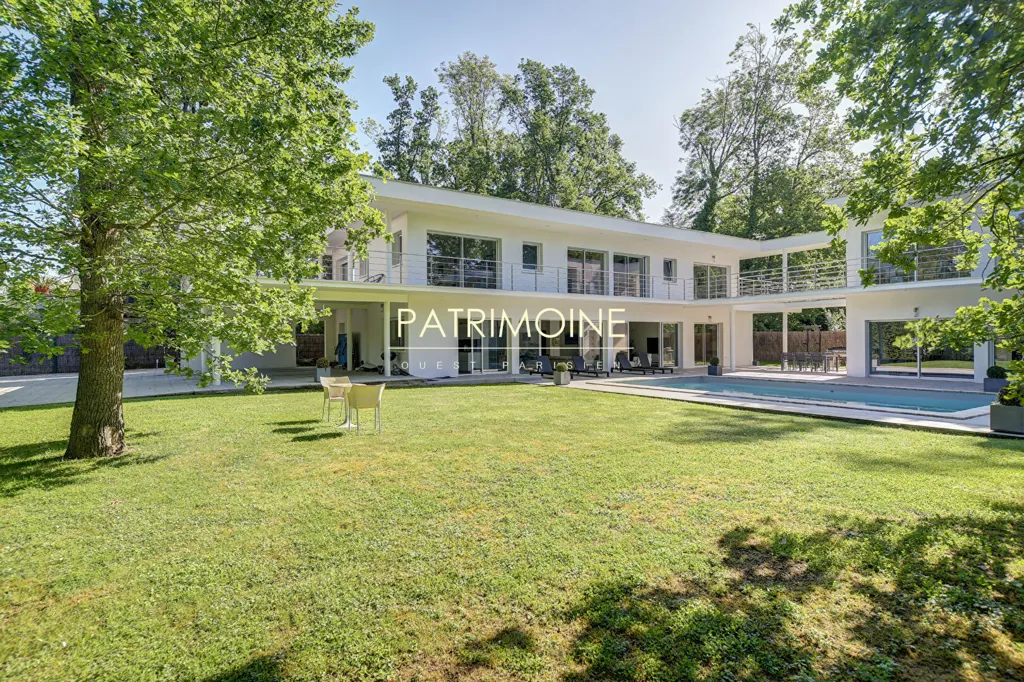 Esterno - Architectural House with Pool in Feucherolles