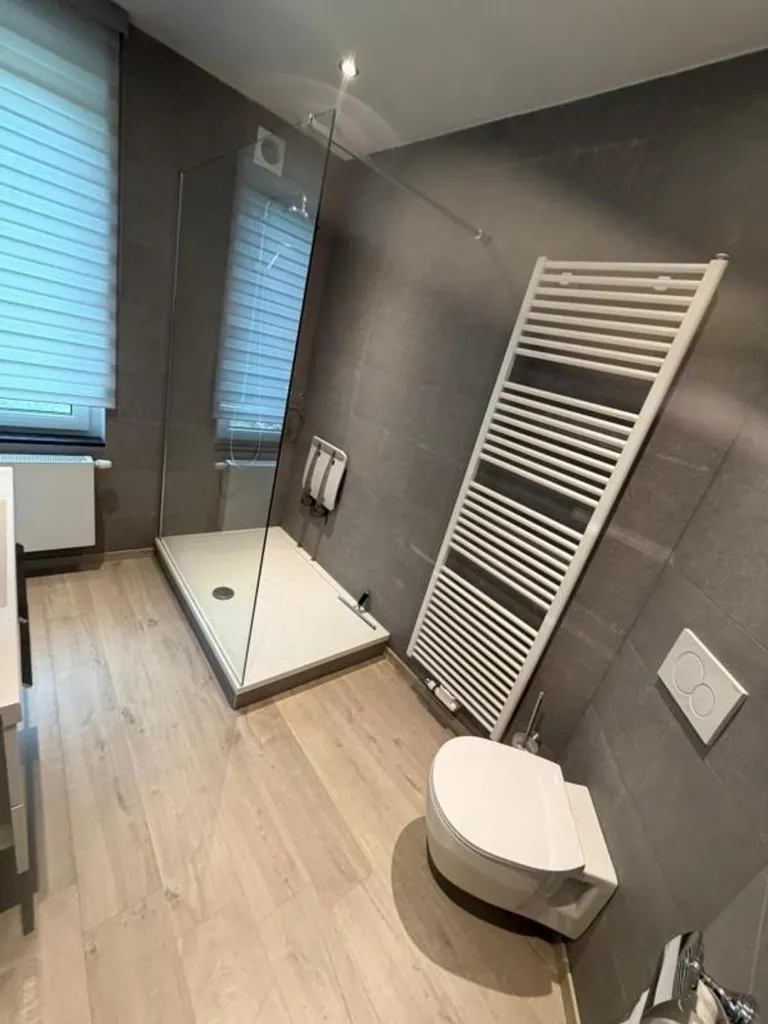 Salles de bain - Maison semi-détachée avec jardin à Liège