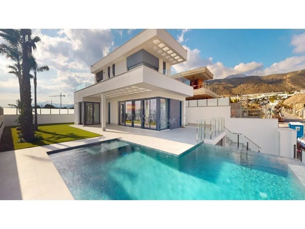 Luxury Villa with Infinity Pool in Finestrat