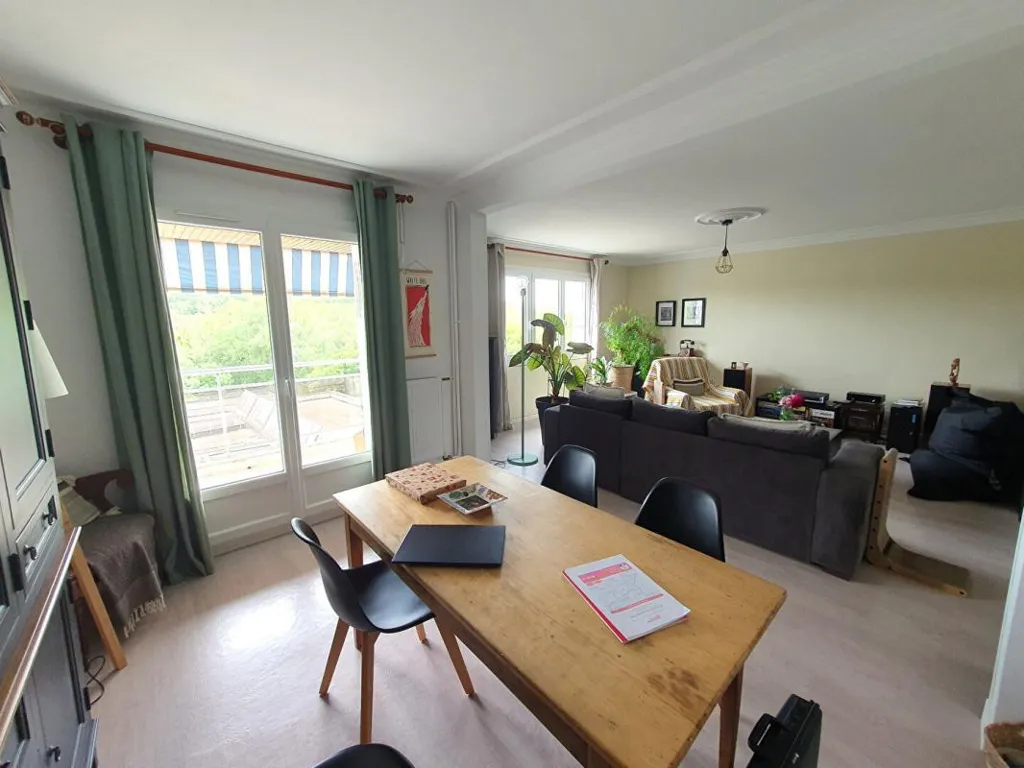 Söögituba - 3-Bed Apartment with West Terrace in Bourges