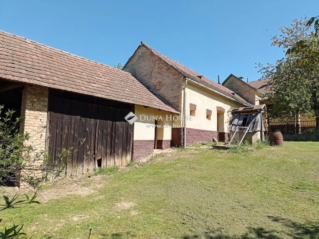 Aed - Historic Brick House with Vineyard in Batyk